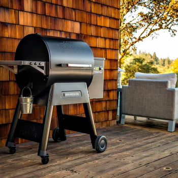 Visuel 2 du produit Barbecue électrique à pellets noir Traeger modèle IronWood 650 - 115 x 68 x 122 cm