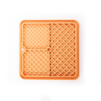 Visuel 1 du produit Tapis à lécher pour chien en silicone coloris jaune trio Martin Sellier - 20 cm