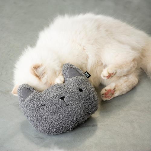 Visuel 5 du produit Jouet pour chat coloris gris coussin à remplissage d'herbes Happy Cat D&D Home Zoran - 19 x 5 x 16 cm