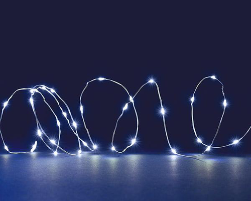 Visuel 1 du produit Guirlande lumineuse à 60 micro-LED blanc froid et câble argent sur piles - 6 m