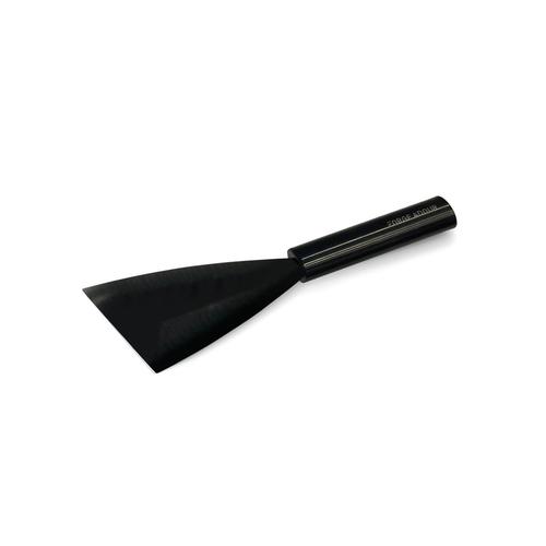 Visuel 1 du produit Grattoir court pour plancha coloris noir en titane Forge Adour - 26 x 10 x 1,8 cm