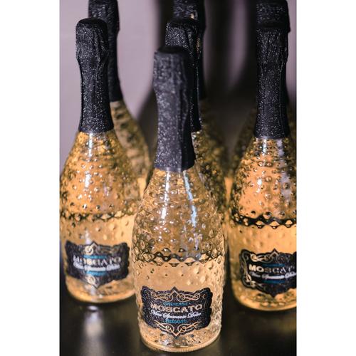 Visuel 3 du produit Vin blanc pétillant bio Muse Moscato Dolce. La bouteille de 75 cl