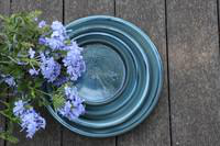 Visuel 1 du produit Soucoupe coloris bleu en terre émaillée - Ø 41 cm