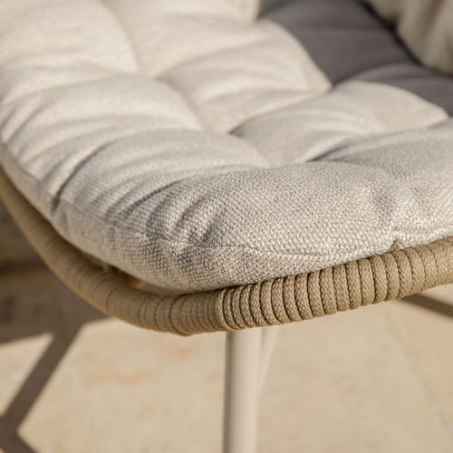 Visuel 4 du produit Salon de jardin en acier et résine tressée coloris beige Hosta II - 3 éléments (table basse et deux fauteuils)
