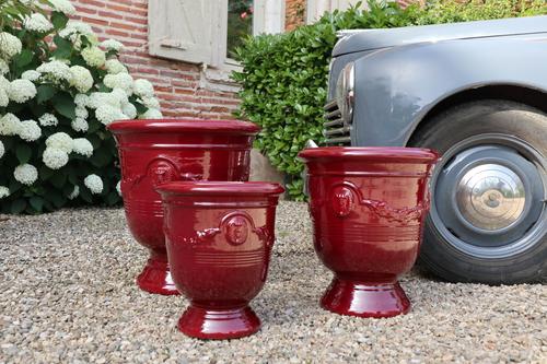 Visuel 1 du produit Pot sur pied en terre émaillée coloris cerise Les Poteries d'Albi Pied Guirlande - Ø 40 x H 46 cm