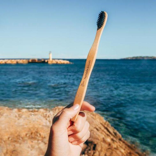 Visuel 3 du produit Brosse Ã  dents pour adulte en bambou mÃ©dium coloris noir