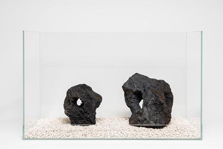 Visuel 1 du produit Pierre à trou décorative pour aquarium Aquadeco Lava cave noire petit modèle