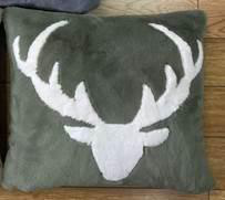 Visuel 1 du produit Coussin vert kaki en polyester avec tête de cerf blanche Luxe - 50 x 50 cm