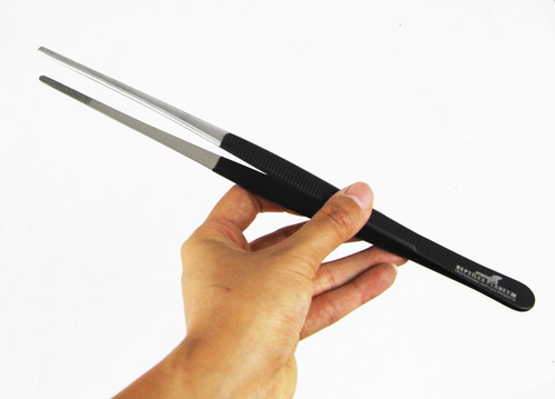 Visuel 1 du produit Pince pour nourrissage en inox avec manche coloris noir Reptile Planet - 25 cm