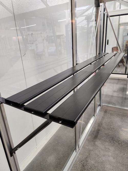 Visuel 1 du produit Étagère en aluminium noir pour serre ACD - 147,6 x 32,5 cm