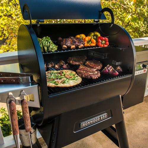Visuel 5 du produit Barbecue électrique à pellets noir Traeger modèle IronWood 650 - 115 x 68 x 122 cm