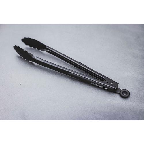 Visuel 2 du produit Pince courte pour plancha coloris noir en titane Forge Adour - 34 x 3,5 x 0,4 cm