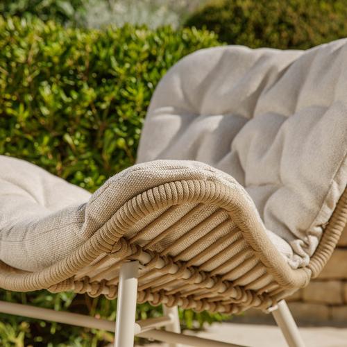 Visuel 6 du produit Salon de jardin en acier et résine tressée coloris beige Hosta II - 3 éléments (table basse et deux fauteuils)