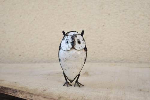 Visuel 1 du produit Tuteur hibou blanc sur branche en métal recyclé Chouette & Co - 110 cm